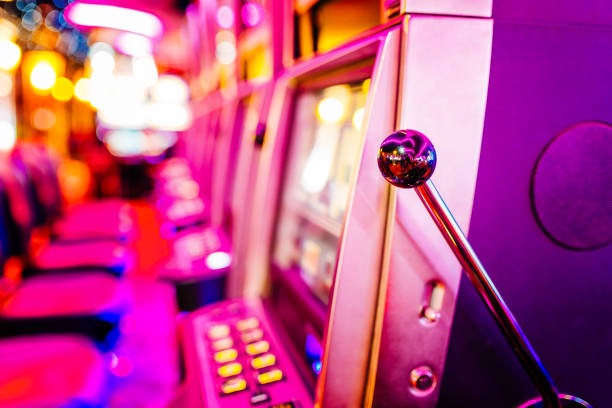 Money Train game interface on mawartotot showing reels and spin button